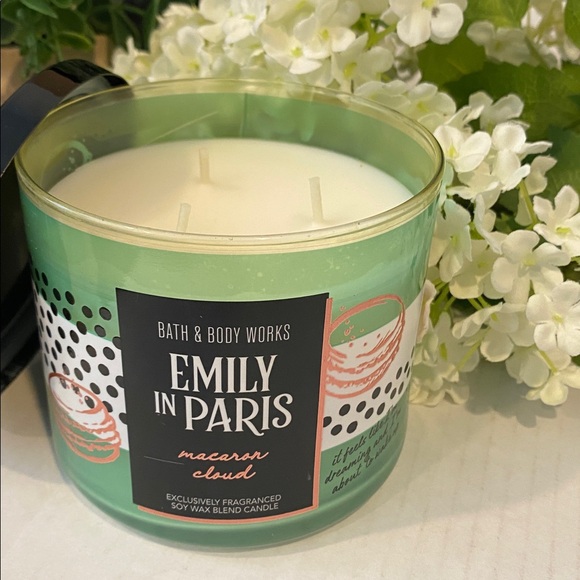 Bath & Body Works Emily In Paris “Macaron Cloud” New 3 Wick Candle - Picture 1 of 6